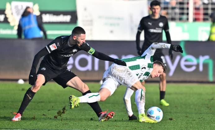18 01 2025 Soccer season 2024 2025 2 Soccer Bundesliga 18 Matchday SC Preußen Preussen Münster SCP SpVgg Greuther Fürth Kleeblatt Sportfoto Zink xwoxzix DFL regulations prohibit any use of photographs as image sequences and or quasi video only for editorial use Branimir Hrgota 10, SpVgg Greuther Fürth Joshua Mees 8, Preußen Münster