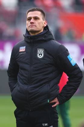 Coach Thomas Woerle Ulm is disappointed 1 FC Kaiserslautern vs SSV Ulm, Soccer, 2 Bundesliga, 18 01 2025 DFL REGULATES PROHIBIT ANY USE OF PHOTOGRAPHS AS IMAGE SEQUENCES AND OR QUASI VIDEO 1 FC Kaiserslautern vs SSV Ulm, Soccer, 2 Bundesliga, 17 01 2025 Kaiserslautern Copyright: xEibner-Pressefotox EP_RWS