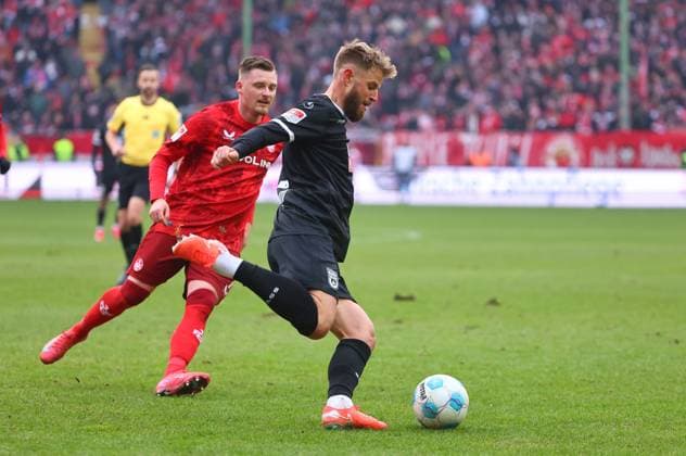 Marlon Ritter Kaiserslautern vs Johannes Reichert Ulm 1 FC Kaiserslautern vs SSV Ulm, Soccer, 2 Bundesliga, 18 01 2025 DFL REGULATIONS PROHIBIT ANY USE OF PHOTOGRAPHS AS IMAGE SEQUENCES AND OR QUASI VIDEO 1 FC Kaiserslautern vs SSV Ulm, Soccer, 2 Bundesliga, 17 01 2025 Kaiserslautern Copyright: xEibner-Pressefotox EP_RWS