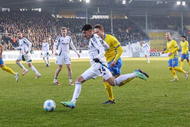 18 01 2025, Football, 2 Bundesliga, Matchday 18, Season 2024 2025, Eintracht Braunschweig FC Schalke 04, Ilyes Hamache FC Schalke 04 Braunschweig Eintracht Stadion Niedersachsen Germany xRHR PHOTO TRx Copyright: RHR-FOTOx RHR-FOTO TR
