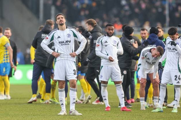 18 01 2025, Football, 2 Bundesliga, Matchday 18, Season 2024 2025, Eintracht Braunschweig FC Schalke 04, f l Marcin Kaminski FC Schalke 04 , Moussa Sylla FC Schalke 04 Braunschweig Eintracht Stadion Niedersachsen Germany xRHR PHOTO TRx Copyright: RHR-FOTOx RHR-FOTO TR