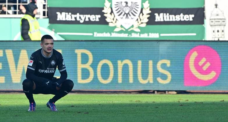 18 01 2025 Soccer season 2024 2025 2 Soccer Bundesliga 18 Matchday SC Preußen Preussen Münster SCP SpVgg Greuther Fürth Kleeblatt Sportfoto Zink MeZi xmexzix DFL regulations prohibit any use of photographs as image sequences and or quasi video only for editorial use Maximilian Solomon Dietz 33, SpVgg Greuther Fürth disappointed disappointment after conceding goal to 2 1