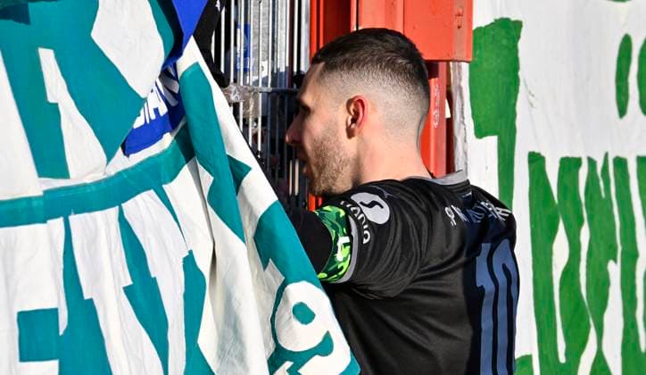 18 01 2025 Soccer season 2024 2025 2 Soccer Bundesliga 18 Matchday SC Preußen Preussen Münster SCP SpVgg Greuther Fürth Kleeblatt Sportfoto Zink xwoxzix DFL regulations prohibit any use of photographs as image sequences and or quasi video only for editorial use Branimir Hrgota 10, SpVgg Greuther Fürth after the end of the match at Greutherfürthfans Fans Fanblock Kleeblattfans