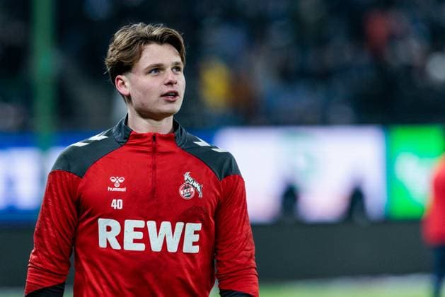 2 Soccer Bundesliga Hamburger SV 1 FC Köln 18 01 2025 Jonas Urbig 1 FC Köln, 40 after the warm up 2 Soccer Bundesliga Hamburger SV 1 FC Köln, Hamburg, Volksparkstadion on 18 01 2025 DFL REGULATIONS PROHIBIT ANY USE OF PHOTOGRAPHS AS IMAGE SEQUENCES AND OR QUASI VIDEO Copyright: xBEAUTIFULxSPORTS Wunderlx
