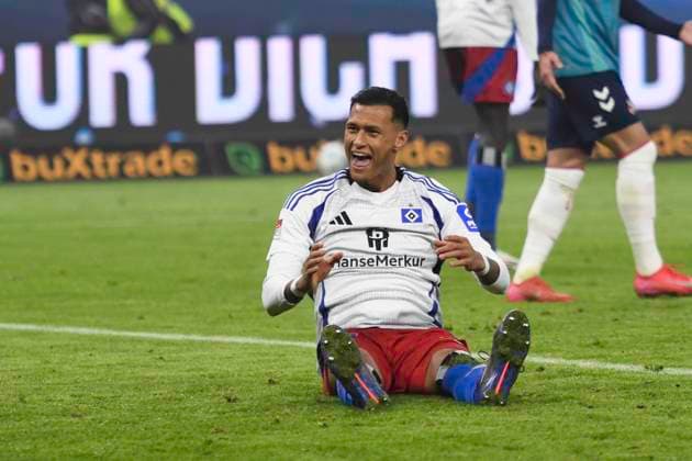 GER 2 FBL,, Hamburger SV vs 1 FC Koeln 18 01 2025, Volksparkstadion, Hamburg, GER 2 FBL, Hamburger SV vs 1 FC Koeln in the picture Davie Selke Hamburg 27 misses a scoring chance and gets upset nordphotoxGmbH xWitke nph00002