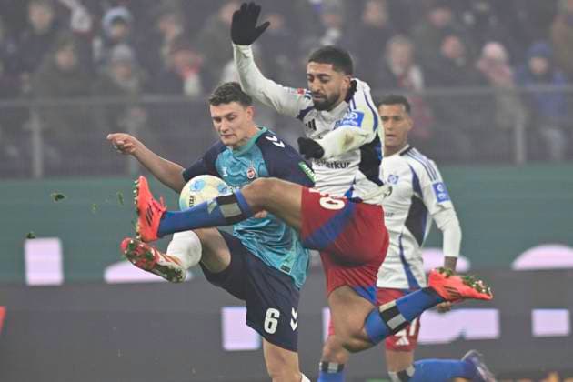 GER 2 FBL,, Hamburger SV vs 1 FC Koeln 18 01 2025, Volksparkstadion, Hamburg, GER 2 FBL, Hamburger SV vs 1 FC Koeln in the picture Immanuel Pherai Hamburg 10 tries to assert himself against Eric Martel Koeln 06 nordphotoxGmbH xWitke nph00002
