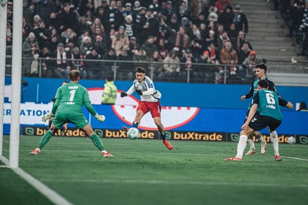 Soccer Men Season 2024 2025 2 Soccer Bundesliga 18 Matchday Hamburger SV vs 1 FC Köln 18 01 2025 William Mikelbrencis 2, HSV with a shot on goal Hamburg Volksparkstadion Hamburg Germany