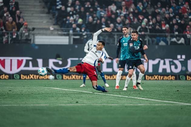 Soccer Men Season 2024 2025 2 Soccer Bundesliga 18 Matchday Hamburger SV vs 1 FC Köln 18 01 2025 Davie Selke 27, HSV stretches for the ball Hamburg Volksparkstadion Hamburg Germany