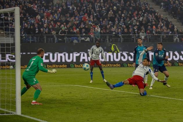 Goal chance Davie Selke HSV Marvin Schwäbe Dominique Heintz Cologne Germany , Hamburg , Volksparkstadion , Football , 2 Bundesliga , Hamburger SV 1 FC Koeln