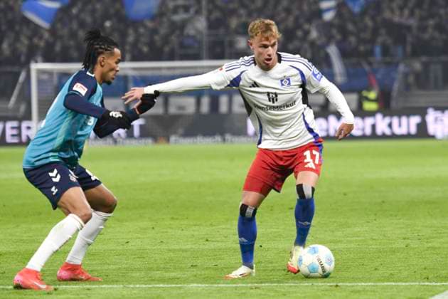 GER 2 FBL,, Hamburger SV vs 1 FC Koeln 18 01 2025, Volksparkstadion, Hamburg, GER 2 FBL, Hamburger SV vs 1 FC Koeln in the picture Adam Karabec Hamburg 17 tries to assert himself against Damion Downs Koeln 42 nordphotoxGmbH xWitke nph00002