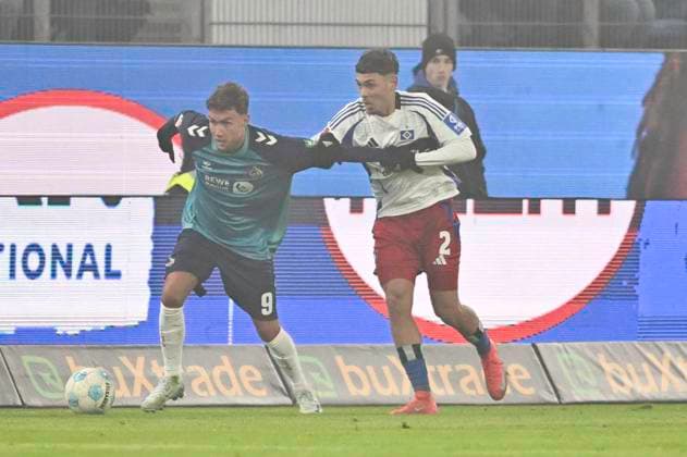 GER 2 FBL,, Hamburger SV vs 1 FC Koeln 18 01 2025, Volksparkstadion, Hamburg, GER 2 FBL, Hamburger SV vs 1 FC Koeln in the picture William Mikelbrencis Hamburg 02 tries to assert himself against Gian Luca Waldschmidt Koeln 09 nordphotoxGmbH xWitke nph00002