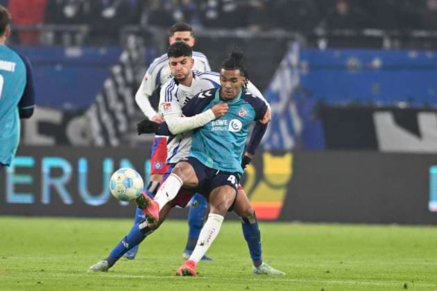 GER 2 FBL,, Hamburger SV vs 1 FC Koeln 18 01 2025, Volksparkstadion, Hamburg, GER 2 FBL, Hamburger SV vs 1 FC Koeln in the picture Daniel Elfadli Hamburg 08 tries to assert himself against Damion Downs Koeln 42 nordphotoxGmbH xWitke nph00002