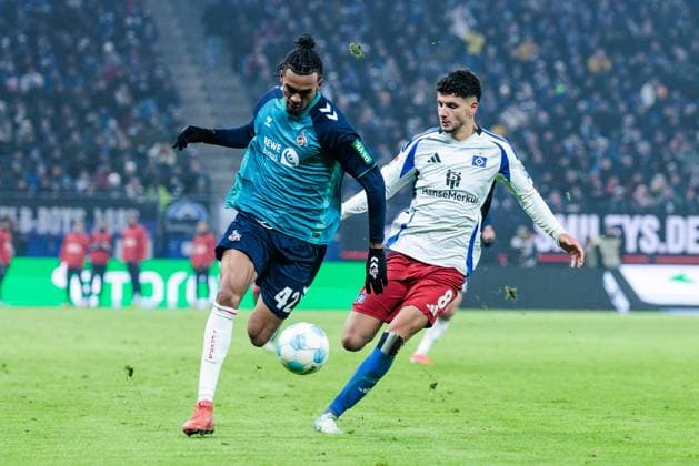 2 Soccer Bundesliga Hamburger SV 1 FC Köln 18 01 2025 duel Damion Downs 1 FC Köln, 42 , Daniel Elfadli Hamburger SV, 8 2 Soccer Bundesliga Hamburger SV 1 FC Köln, Hamburg, Volksparkstadion am 18 01 2025 DFL REGULATIONS PROHIBIT ANY USE OF PHOTOGRAPHS AS IMAGE SEQUENCES AND OR QUASI VIDEO Copyright: xBEAUTIFULxSPORTS Wunderlx