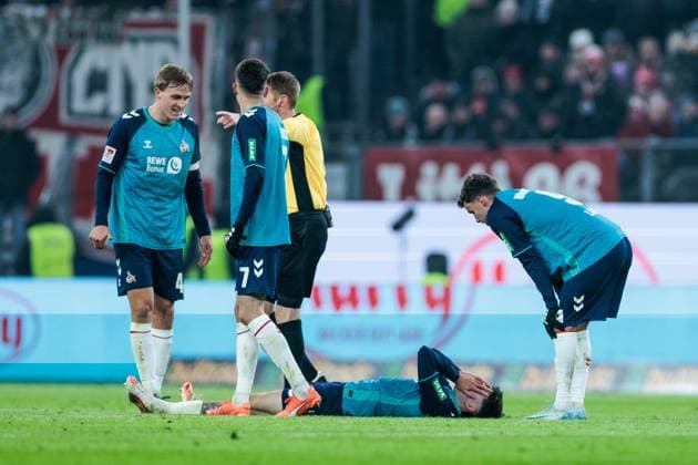 2 Soccer Bundesliga Hamburger SV 1 FC Köln 18 01 2025 Denis Huseinbasic 1 FC Köln, 8 on the ground after foul 2 Soccer Bundesliga Hamburger SV 1 FC Köln, Hamburg, Volksparkstadion on 18 01 2025 DFL REGULATIONS PROHIBIT ANY USE OF PHOTOGRAPHS AS IMAGE SEQUENCES AND OR QUASI VIDEO Copyright: xBEAUTIFULxSPORTS Wunderlx