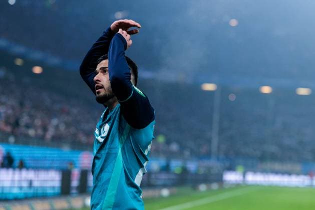 2 Soccer Bundesliga Hamburger SV 1 FC Köln 18 01 2025 Jusuf Gazibegovic 1 FC Köln, 25 cheers on the curve 2 Soccer Bundesliga Hamburger SV 1 FC Köln, Hamburg, Volksparkstadion on 18 01 2025 DFL REGULATIONS PROHIBIT ANY USE OF PHOTOGRAPHS AS IMAGE SEQUENCES AND OR QUASI VIDEO Copyright: xBEAUTIFULxSPORTS Wunderlx