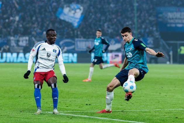 2 Soccer Bundesliga Hamburger SV 1 FC Köln 18 01 2025 duel Jean Luc Dompe Hamburger SV, 7 , Eric Martel 1 FC Köln, 6 2 Soccer Bundesliga Hamburger SV 1 FC Köln, Hamburg, Volksparkstadion am 18 01 2025 DFL REGULATIONS PROHIBIT ANY USE OF PHOTOGRAPHS AS IMAGE SEQUENCES AND OR QUASI VIDEO Copyright: xBEAUTIFULxSPORTS Wunderlx