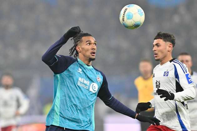 GER 2 FBL,, Hamburger SV vs 1 FC Koeln 18 01 2025, Volksparkstadion, Hamburg, GER 2 FBL, Hamburger SV vs 1 FC Koeln in the picture William Mikelbrencis Hamburg 02 tries to assert himself against Damion Downs Koeln 42 nordphotoxGmbH xWitke nph00002