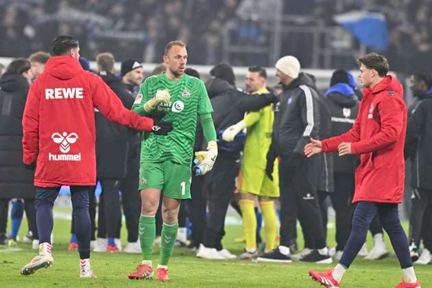GER 2 FBL,, Hamburger SV vs 1 FC Koeln 18 01 2025, Volksparkstadion, Hamburg, GER 2 FBL, Hamburger SV vs 1 FC Koeln in the picture the team from Koeln hangs their heads after the defeat nordphotoxGmbH xWitke nph00002