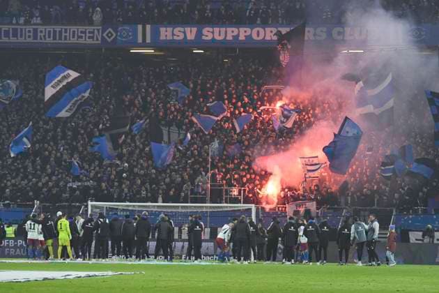 GER 2 FBL,, Hamburger SV vs 1 FC Koeln 18 01 2025, Volksparkstadion, Hamburg, GER 2 FBL, Hamburger SV vs 1 FC Koeln in the picture the HSV team cheers with the fans about the victory nordphotoxGmbH xWitke nph00002