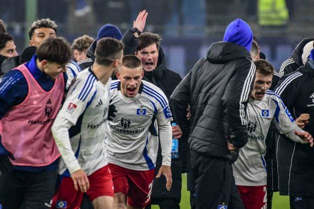 Final cheer Coach Merlin Polzin gives celebration order Meffert Jonas Miro Muheim Emir Sahiti HSV Germany , Hamburg , Volksparkstadion , Football , 2 Bundesliga , Hamburger SV 1 FC Koeln