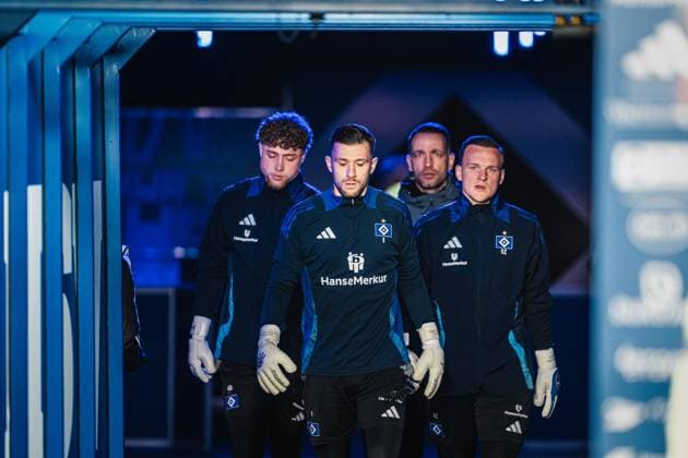 Soccer Men Season 2024 2025 2 Soccer Bundesliga 18 Matchday Hamburger SV vs 1 FC Köln 18 01 2025 The goalkeepers of HSV from l Hannes Hermann 40, HSV , Daniel Heuer Fernandes 1, HSV and Tom Mickel 12, HSV Hamburg Volksparkstadion Hamburg Germany