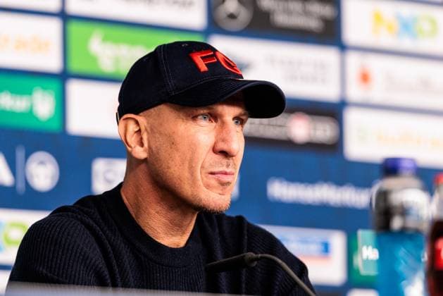 2 Fussball Bundesliga Hamburger SV 1 FC Köln 18 01 2025 Gerhard Struber Trainer 1 FC Köln pissed off, frustrated in the press conference after the match 2 Fussball Bundesliga Hamburger SV 1 FC Köln, Hamburg, Volksparkstadion on 18 01 2025 DFL REGULATES PROHIBIT ANY USE OF PHOTOGRAPHS AS IMAGE SEQUENCES AND OR QUASI VIDEO Copyright: xBEAUTIFULxSPORTS Wunderlx