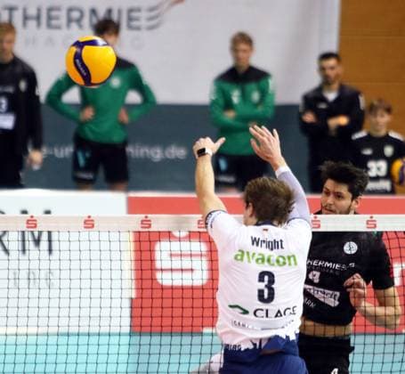 from left Michael WRIGTH Lueneburg , Matthew PASSALENT Haching , He Volleyball Bundesliga 2024 25, TSV Haching Muenchen vs SVG Lueneburg, Geothermie Arena, Unterhaching, 18 01 25 Copyright: WolfgangxFehrmann