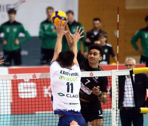 from left Xander Wolf KETRZYNSKI Lueneburg , Austin MATAUTIA Haching , He Volleyball Bundesliga 2024 25, TSV Haching Muenchen vs SVG Lueneburg, Geothermie Arena, Unterhaching, 18 01 25 Copyright: WolfgangxFehrmann