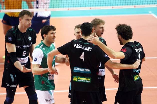 Hachinger joy after winning points He Volleyball Bundesliga 2024 25, TSV Haching Muenchen vs SVG Lueneburg, Geothermie Arena, Unterhaching, 18 01 25 Copyright: WolfgangxFehrmann