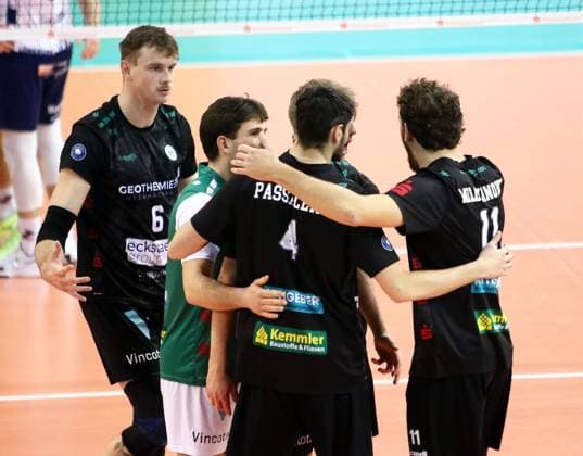 Hachinger joy after winning points He Volleyball Bundesliga 2024 25, TSV Haching Muenchen vs SVG Lueneburg, Geothermie Arena, Unterhaching, 18 01 25 Copyright: WolfgangxFehrmann
