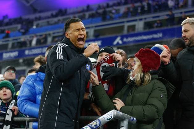 Davie Selke HSV final cheer with the fans Germany , Hamburg , Volksparkstadion , Football , 2 Bundesliga , Hamburger SV 1 FC Koeln