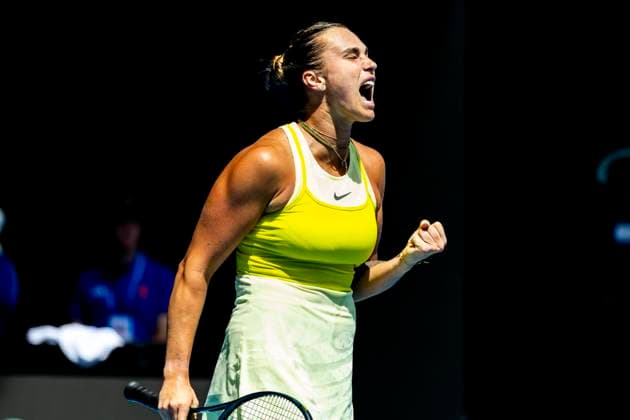 Sport Bilder des Tages MELBOURNE, VIC - JANUARY 19: Aryna Sabalenka of Belarus celebrates during Round 4 of the 2025 Australian Open on January 19 2025, at Melbourne Park in Melbourne, Australia. (Photo by Jason Heidrich Icon Sportswire) TENNIS: JAN 19 Australian Open EDITORIAL USE ONLY Icon250119007