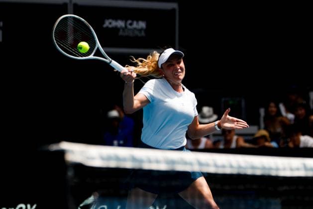 January 19, 2025: MELBOURNE, AUSTRALIA - JANUARY 19: Donna Vekic of Croatia runs for a forehand to Anastasia Pavlyuchenkova of Russia on day eight of the 2025 Australian Open at Melbourne Park on January 19, 2025 in Melbourne, Australia. - ZUMAp121 20250119_zsp_p121_049 Copyright: xChrisxPutnamx