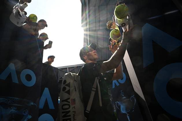 TENNIS AUSTRALIAN OPEN, Tommy Paul of the USA signs autographs after winning his round four match against Alejandro Davidovich Fokina of Spain during the 2025 Australian Open at Melbourne Park in Melbourne, Sunday, January 19, 2025. ( NO ARCHIVING, EDITORIAL USE ONLY, NO USE IN BOOKS WITHOUT CONSENT MELBOURNE VICTORIA AUSTRALIA  Copyright: xLUKASxCOCHx 20250119135356170640