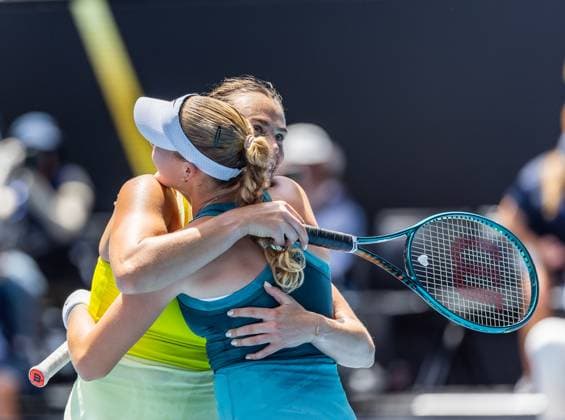 (250119) -- MELBOURNE, Jan. 19, 2025 -- Aryna Sabalenka (L) hugs Mirra Andreeva after the women s singles 4th round match between Aryna Sabalenka of Belarus and Mirra Andreeva of Russia at Australian Open tennis tournament in Melbourne, Australia, Jan. 19, 2025. (Photo by Xinhua) (SP)AUSTRALIA-MELBOURNE-TENNIS-AUSTRALIAN OPEN-DAY 8 HuxJingchen 