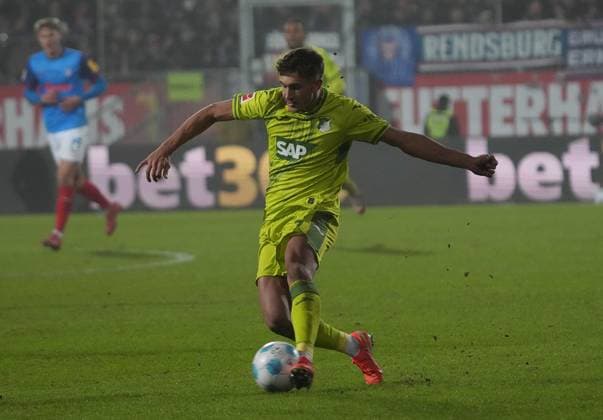 GER, 1 FBL, Holstein Kiel vs TSG Hoffenheim 18 01 2025, Holstein Stadion, Kiel, GER, 1 FBL, Holstein Kiel vs TSG Hoffenheim , DFL regulations prohibit any use of photographs as image sequences and or quasi video in picture Tom Bischof Hoffenheim nordphotoxGmbHx xBratic nph00250