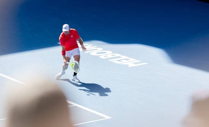 (250119) -- MELBOURNE, Jan. 19, 2025 -- Alejandro Davidovich Fokina hits a return during the men s singles 4th round match between Tommy Paul of the United States and Alejandro Davidovich Fokina of Spain at Australian Open tennis tournament in Melbourne, Australia, Jan. 19, 2025. (Photo by Xinhua) (SP)AUSTRALIA-MELBOURNE-TENNIS-AUSTRALIAN OPEN-DAY 8 HuxJingchen 