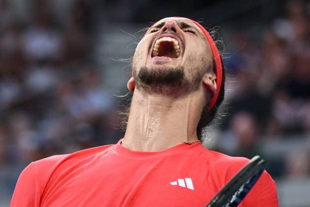 TENNIS AUSTRALIAN OPEN, Alexander Zverev of Germany reacts during his round four match against Ugo Humbert of France during the 2025 Australian Open at Melbourne Park in Melbourne, Sunday, January 19, 2025.( NO ARCHIVING, EDITORIAL USE ONLY, NO USE IN BOOKS WITHOUT CONSENT MELBOURNE VICTORIA AUSTRALIA  Copyright: xJOELxCARRETTx 20250119120818703631