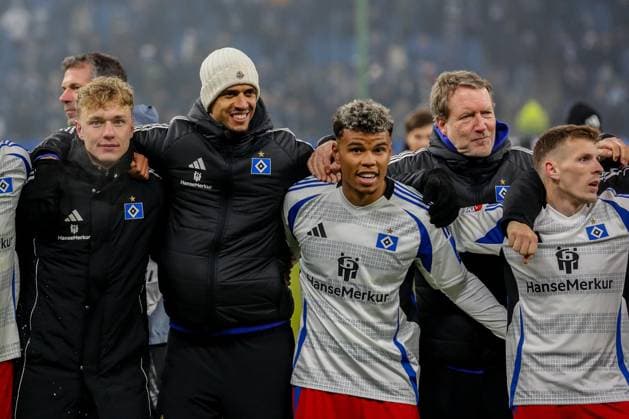 Final cheer Adam Karabec Glatzel Robert Ransford Yeboah Königsdörffer Dr Götz Welsch Emir Sahiti HSV Germany , Hamburg , Volksparkstadion , Football , 2 Bundesliga , Hamburger SV 1 FC Koeln