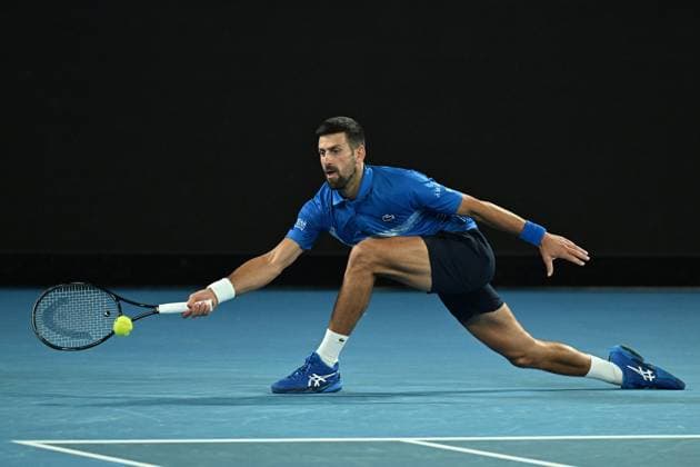 TENNIS AUSTRALIAN OPEN, Novak Djokovic of Serbia plays a shot during his round four match against Jiri Lehecka of the The Czech Republic during the 2025 Australian Open at Melbourne Park in Melbourne, Sunday, January 19, 2025. ( NO ARCHIVING, EDITORIAL USE ONLY, NO USE IN BOOKS WITHOUT CONSENT MELBOURNE VICTORIA AUSTRALIA  Copyright: xJAMESxROSSx 20250119184237476260