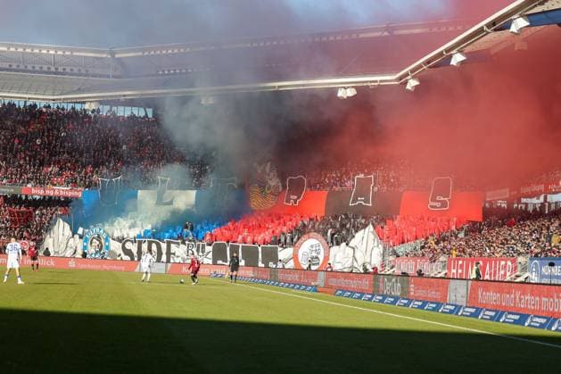 Nuernberger and Karlsruher Ultras send Bengalos, 1 FC Nuernberg vs Karlsruher SC, Soccer, 2 Bundesliga, 18 Matchday, 19 01 2025 DFB regulations prohibit any use of photographs as image sequences and or quasi video Nuernberg Bayern Germany Copyright: xkolbert-press MartinxAgüerax