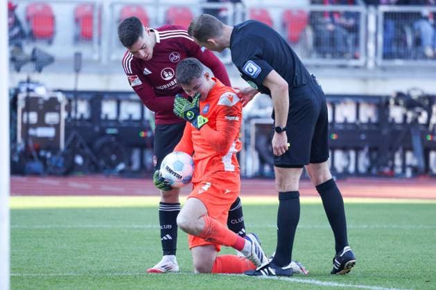 Stefanos Tzimas 9 1 FC Nuernberg looks after Max Weiss 1 Karlsruher SC , 1 FC Nuernberg vs Karlsruher SC, Football, 2 Bundesliga, 18 Matchday, 19 01 2025 DFB regulations prohibit any use of photographs as image sequences and or quasi video Nuernberg Bayern Germany Copyright: xkolbert-press MartinxAgüerax