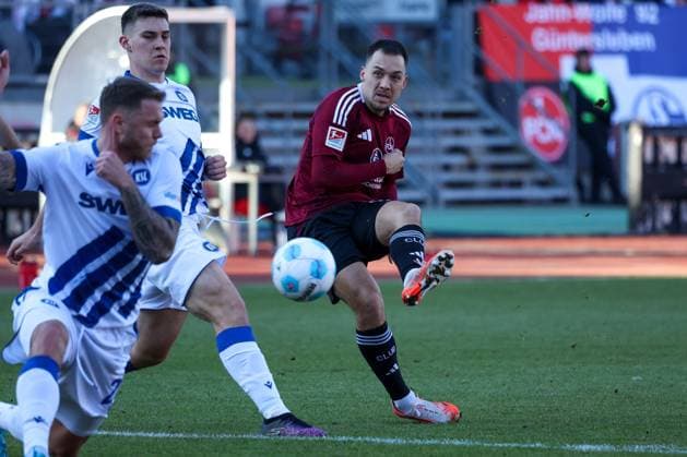 Shot on goal by Julian Justvan 10 1 FC Nuernberg , 1 FC Nuernberg vs Karlsruher SC, Soccer, 2 Bundesliga, 18 Matchday, 19 01 2025 DFB regulations prohibit any use of photographs as image sequences and or quasi video Nuernberg Bayern Germany Copyright: xkolbert-press MartinxAgüerax