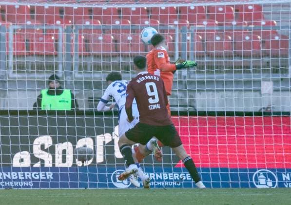 19 01 2025 Soccer Season 2024 2025 2 Soccer Bundesliga 18 Matchday 1 FC Nürnberg FCN Club Karlsruher SC KSC Sportfoto Zink DaMa xdaxmax DFL regulations prohibit any use of photographs as image sequences and or quasi video only for editorial use Goal Goal Shot to 1 0 Goalscorer Stefanos Tzimas 9, 1 FC Nürnberg FCN vs Max Weiß Weiss 1, Karlsruher SC KSC Rafael Pinto Pedrosa 36, Karlsruher SC KSC