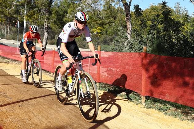 Dutch Fem Van Empel pictured in action during the women s elite race at the cyclocross cycling event in Benidorm, Spain, , stage 12 14 in the UCI World Cup competition. DAVIDxPINTENS  x110717076x