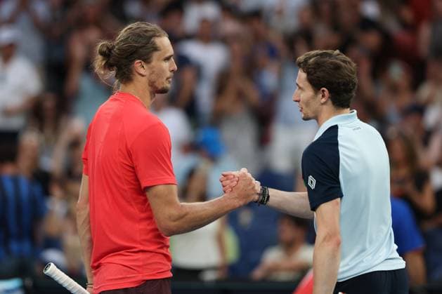 Ugo Humbert congratulates the winner Alexander Zverev, Australian Open 2025, Melbourne Park, Melbourne, Victoria, Australia Copyright: xJuergenxHasenkopfx