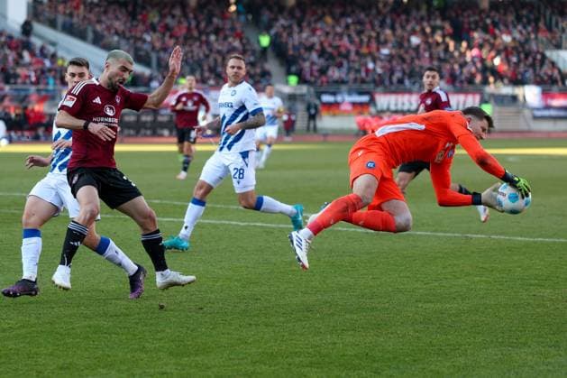 in duel, action, with Mahir Emreli 30 1 FC Nuernberg , Max Weiss 1 Karlsruher SC , 1 FC Nuernberg vs Karlsruher SC, Football, 2 Bundesliga, 18 Matchday, 19 01 2025 DFB regulations prohibit any use of photographs as image sequences and or quasi video Nuernberg Bayern Germany Copyright: xkolbert-press MartinxAgüerax