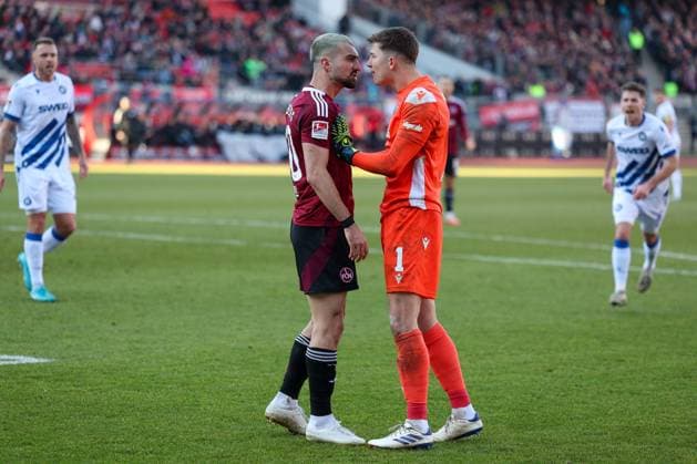 l r Mahir Emreli 30 1 FC Nuernberg and Max Weiss 1 Karlsruher SC go at each other, 1 FC Nuernberg vs Karlsruher SC, Football, 2 Bundesliga, 18 Matchday, 19 01 2025 DFB regulations prohibit any use of photographs as image sequences and or quasi video Nuernberg Bayern Germany Copyright: xkolbert-press MartinxAgüerax