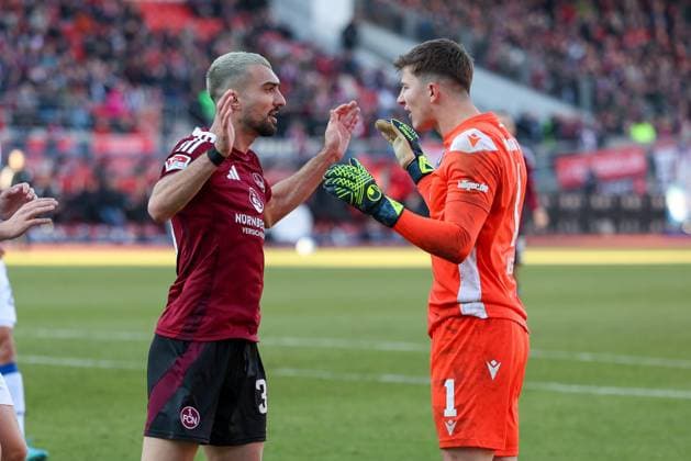 l r Mahir Emreli 30 1 FC Nuernberg and Max Weiss 1 Karlsruher SC go at each other, 1 FC Nuernberg vs Karlsruher SC, Football, 2 Bundesliga, 18 Matchday, 19 01 2025 DFB regulations prohibit any use of photographs as image sequences and or quasi video Nuernberg Bayern Germany Copyright: xkolbert-press MartinxAgüerax