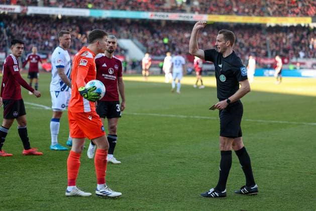 Mahir Emreli 30 1 FC Nuernberg and Max Weiss 1 Karlsruher SC go at each other and get yellow by referee, Referee, Soeren Storks, 1 FC Nuernberg vs Karlsruher SC, Football, 2 Bundesliga, 18 Matchday, 19 01 2025 DFB regulations prohibit any use of photographs as image sequences and or quasi video Nuernberg Bayern Germany Copyright: xkolbert-press MartinxAgüerax